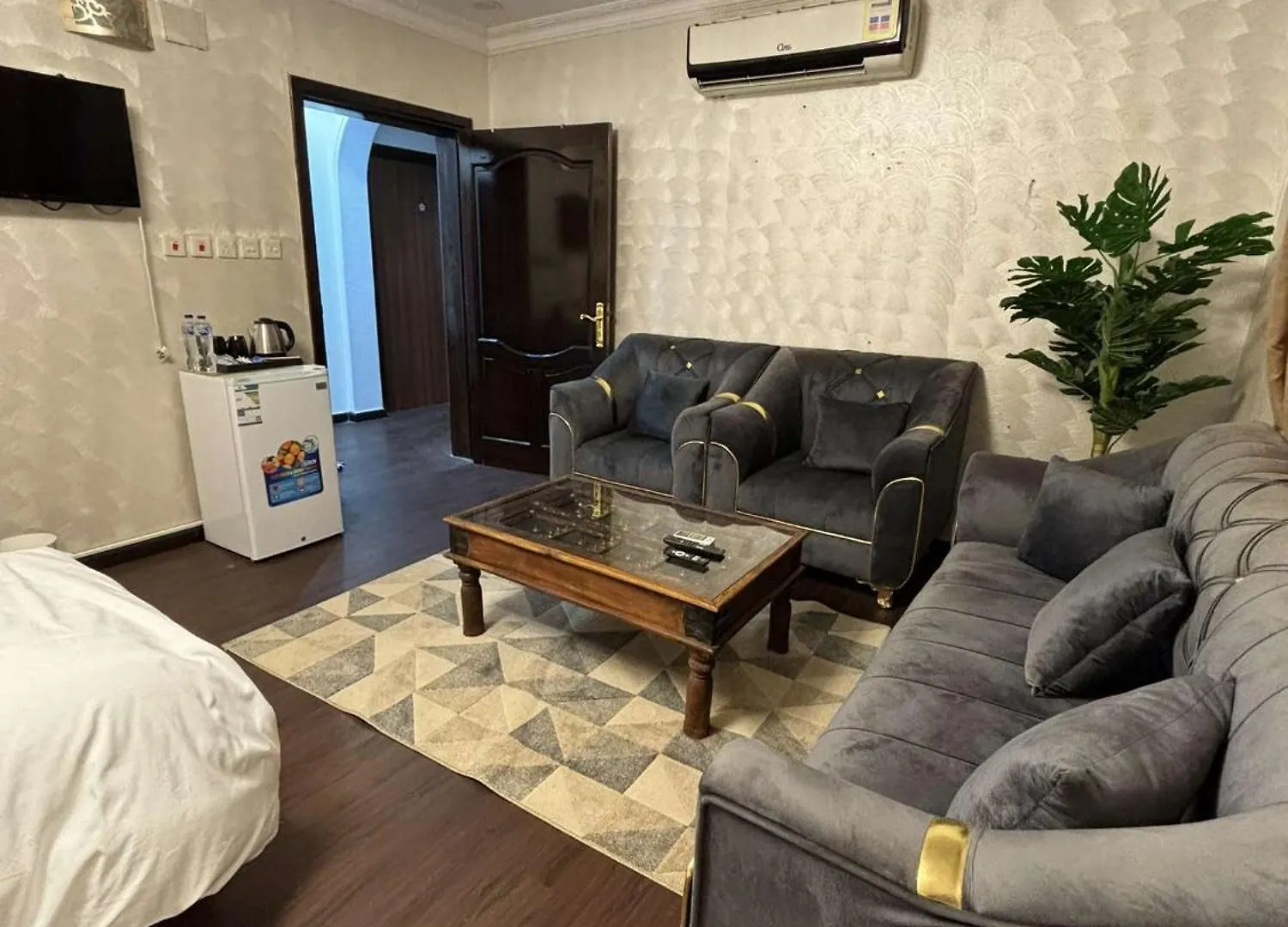 شقق عمر الفندقية 메디나 0*,